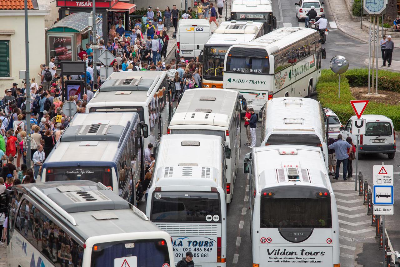 Dubrovnik: Veliki broj autobusa uzrokovao zastoj na Pilama