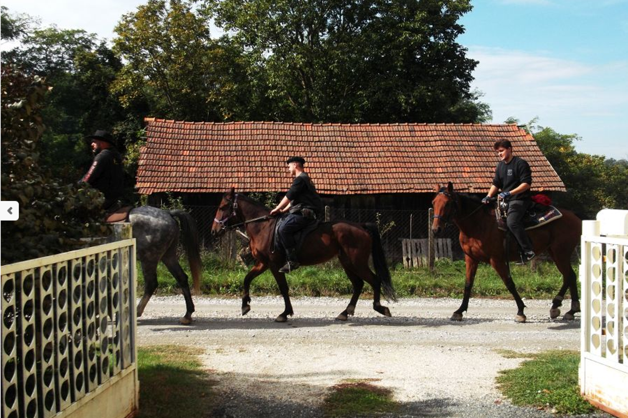 Seljačko domaćinstvo i izletište Jastrebov vrh