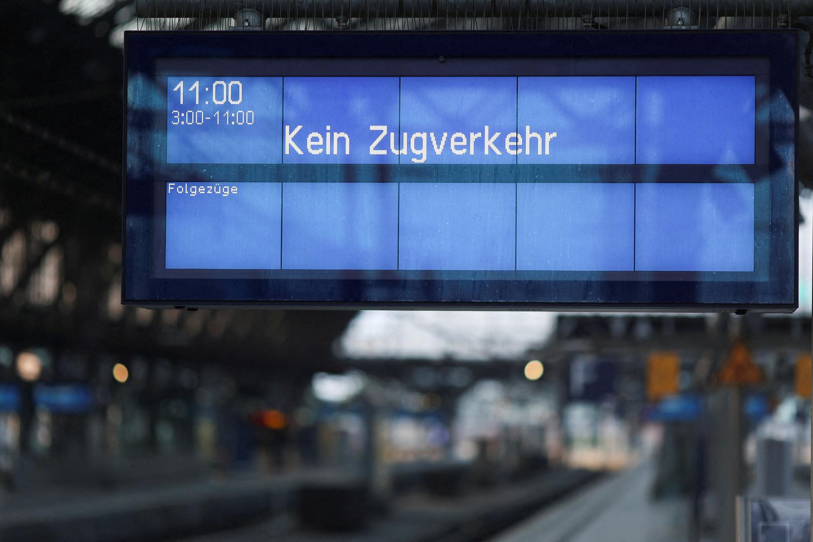 A digital board that reads "no train service" is seen at the empty Cologne Central Station during a nationwide strike called by the EVG rail and transport union over a wage dispute, in Cologne, Germany, April 21, 2023. REUTERS/Thilo Schmuelgen  REFILE - CORRECTING UNION NAME Photo: Thilo Schmuelgen/REUTERS