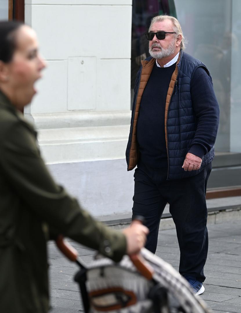 - Ovo su mi prvi penzionerski koraci, još učim hodati kao umirovljenik. Ali zasad mi dobro ide, kupio sam si i pokaz pa se vozim. Samo ću morati voditi troškovnik i na tome malo poraditi, ipak sam ja penzionerska mladež - rekao je kada je objavljeno da ide u mirovinu. 