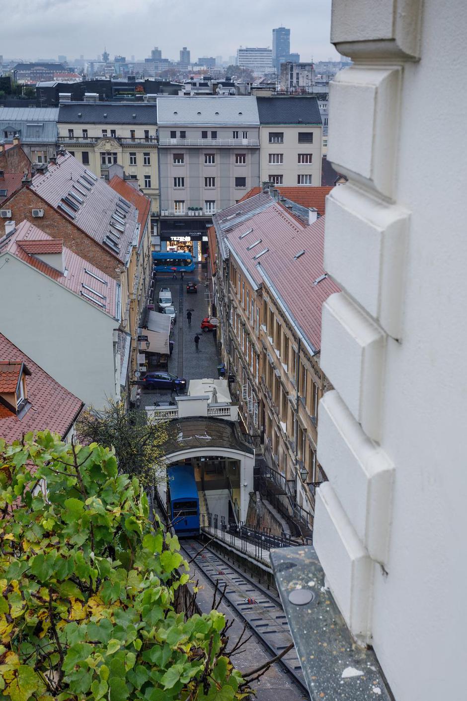 Zagreb: Zagrebačka uspinjača u Tomićevoj ulici