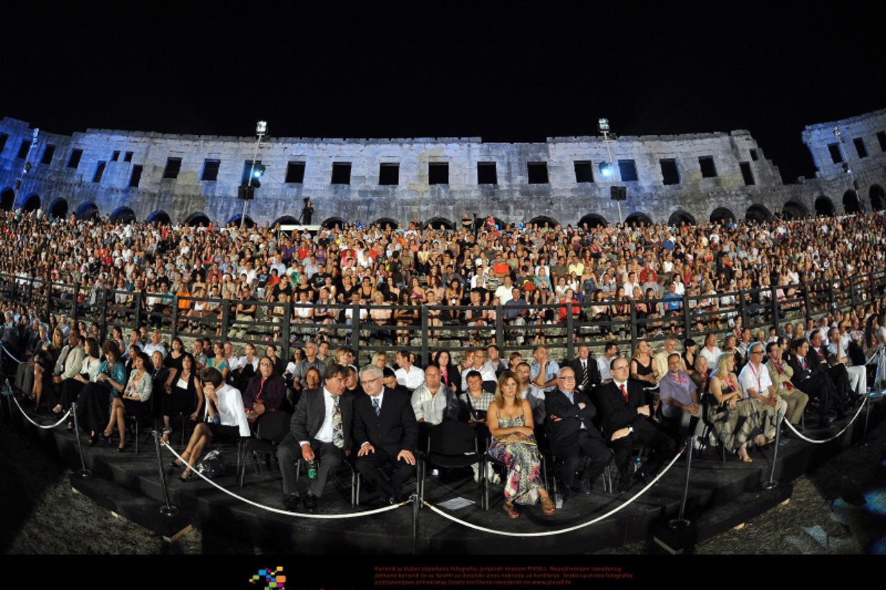 \'16.07.2011., Pula - Pred prepunim gledalistem Arene i ulicama iza zidina otvoren je 58. festival igranog filma u Puli. Istarski zupan Ivan Jakovcic, predsjednik RH Ivo Josipovic. Photo: Dusko Marusi