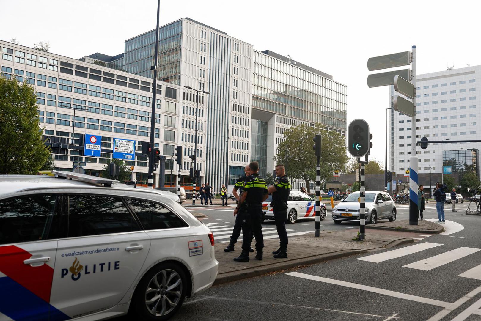 Police officers secure the area after Dutch police arrested a suspect after a shooting in Rotterdam, Netherlands, September 28, 2023. REUTERS/Piroschka van de Wouw Photo: Piroschka van de Wouw/REUTERS