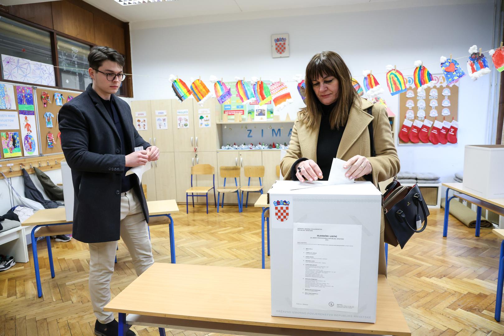 29.12.2024., Zagreb - Supruga predsjednickog kandidata Tomislava Jonjica, Mariana Ujevic glasovala je na predsjednickim izborima u OS Ivana Mestrovica. Photo: Igor Kralj/PIXSELL