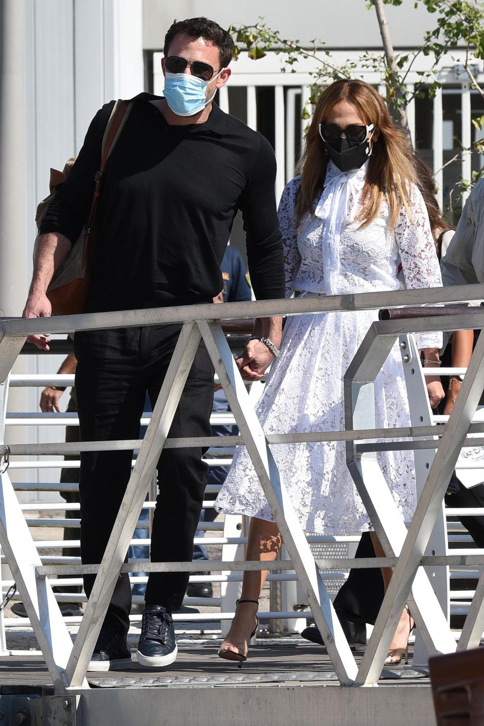 Jennifer Lopez and Ben Affleck arrive at Lido and reach Cipriani