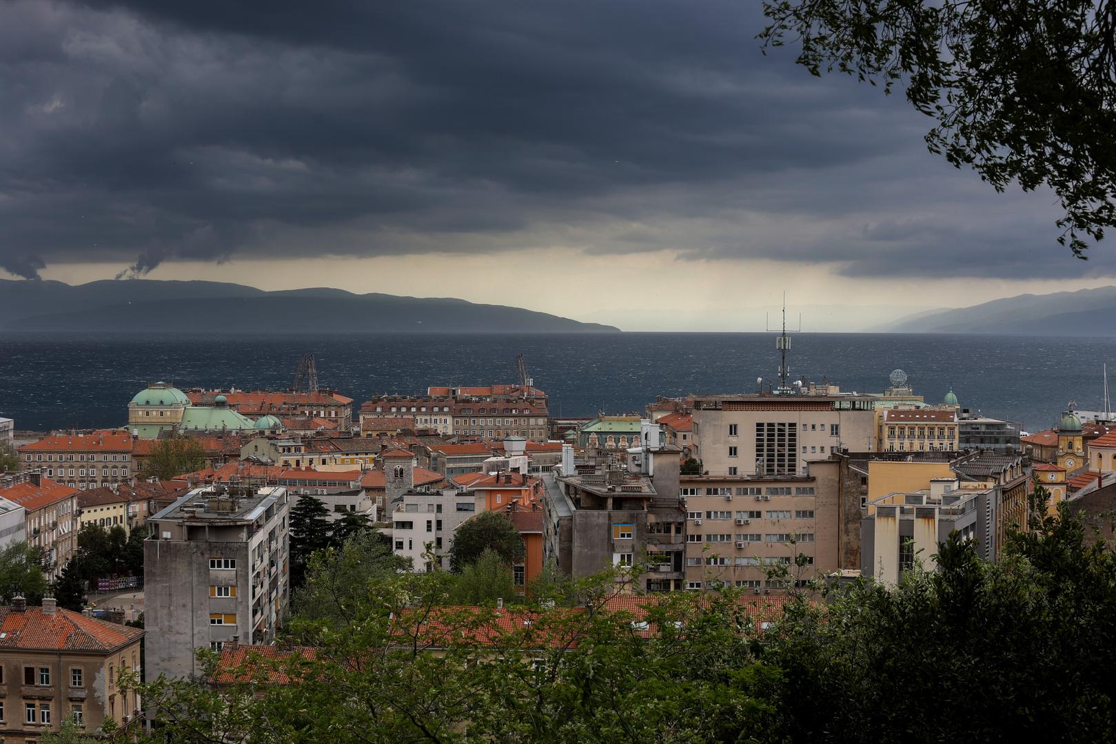 16.4.2024.., Rijeka - Olujni udari vjetra na rijeckom podrucju. Photo: Nel Pavletic/PIXSELL