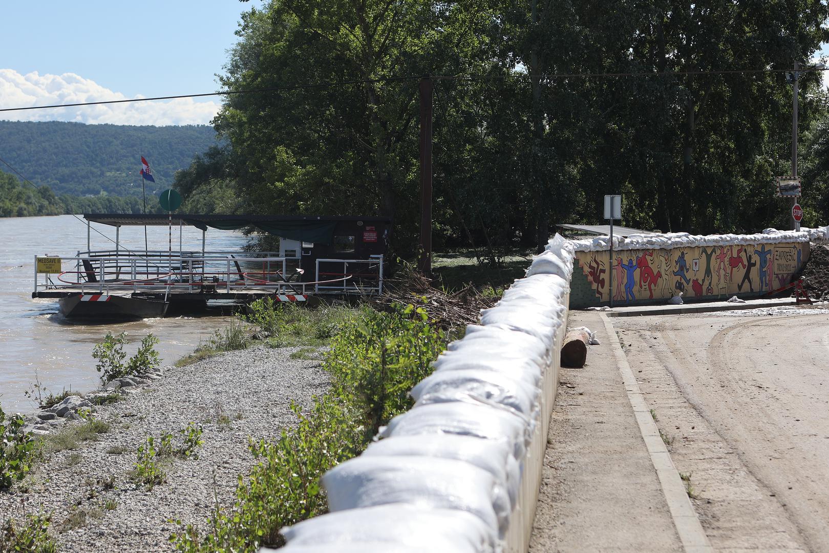 07.08.2023., Samobor, Medsave - Stanovnici Medsave postavili su mirni jer je opasnost prosla i razina rijeke Save je pala. Photo: Marko Prpic/PIXSELL