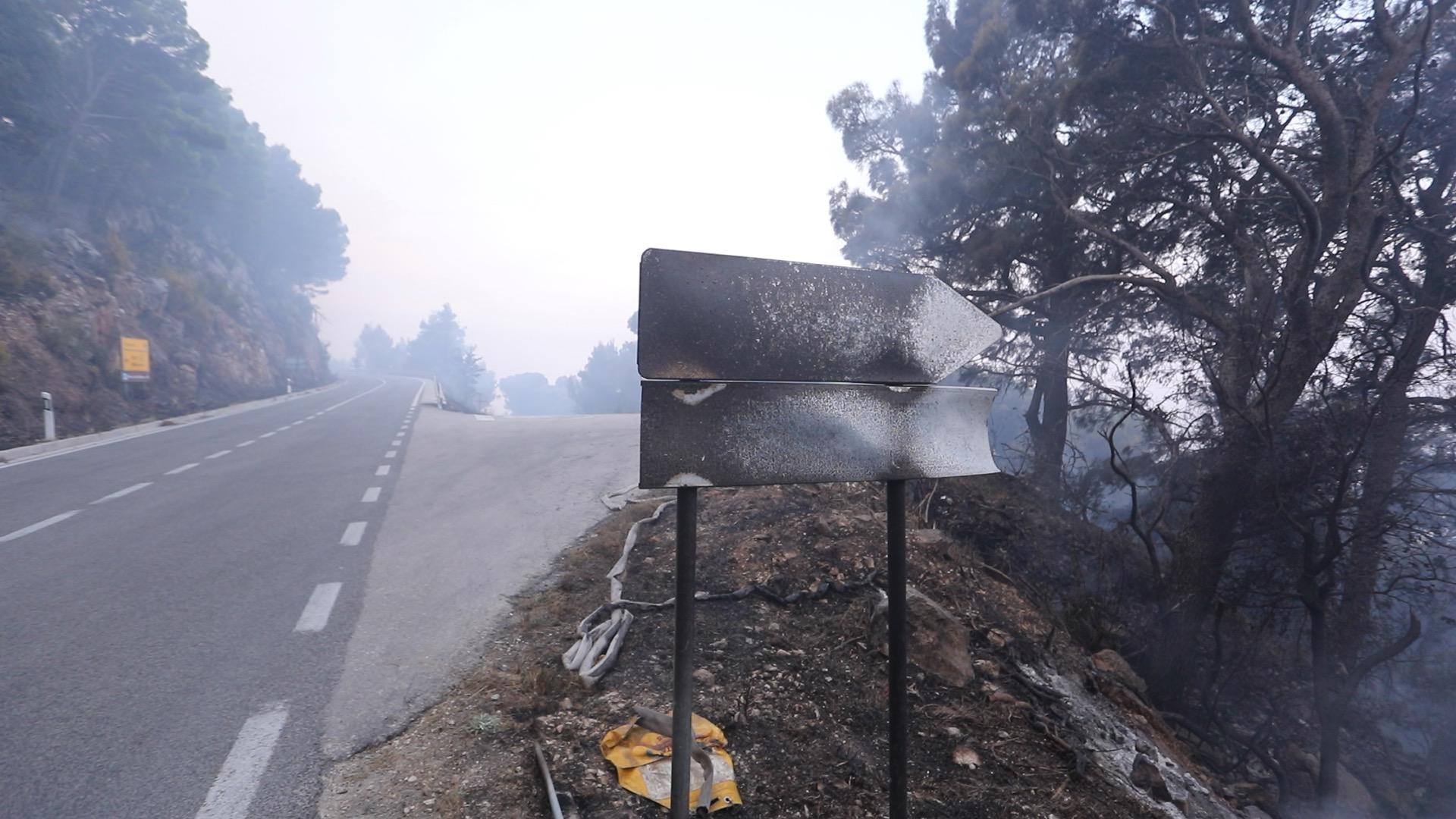 Na tom je području do sada izgorjelo oko 400 hektara makije, niskog raslinja i borove šume. (Podgora)