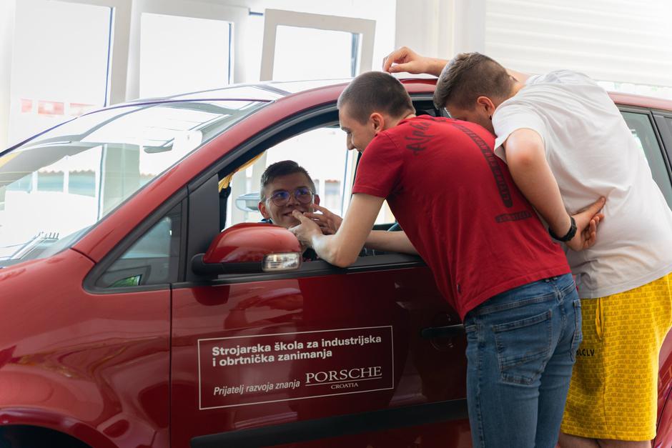 Riječki srednjoškolci dobili vrijednu donaciju za potrebe praktične nastave