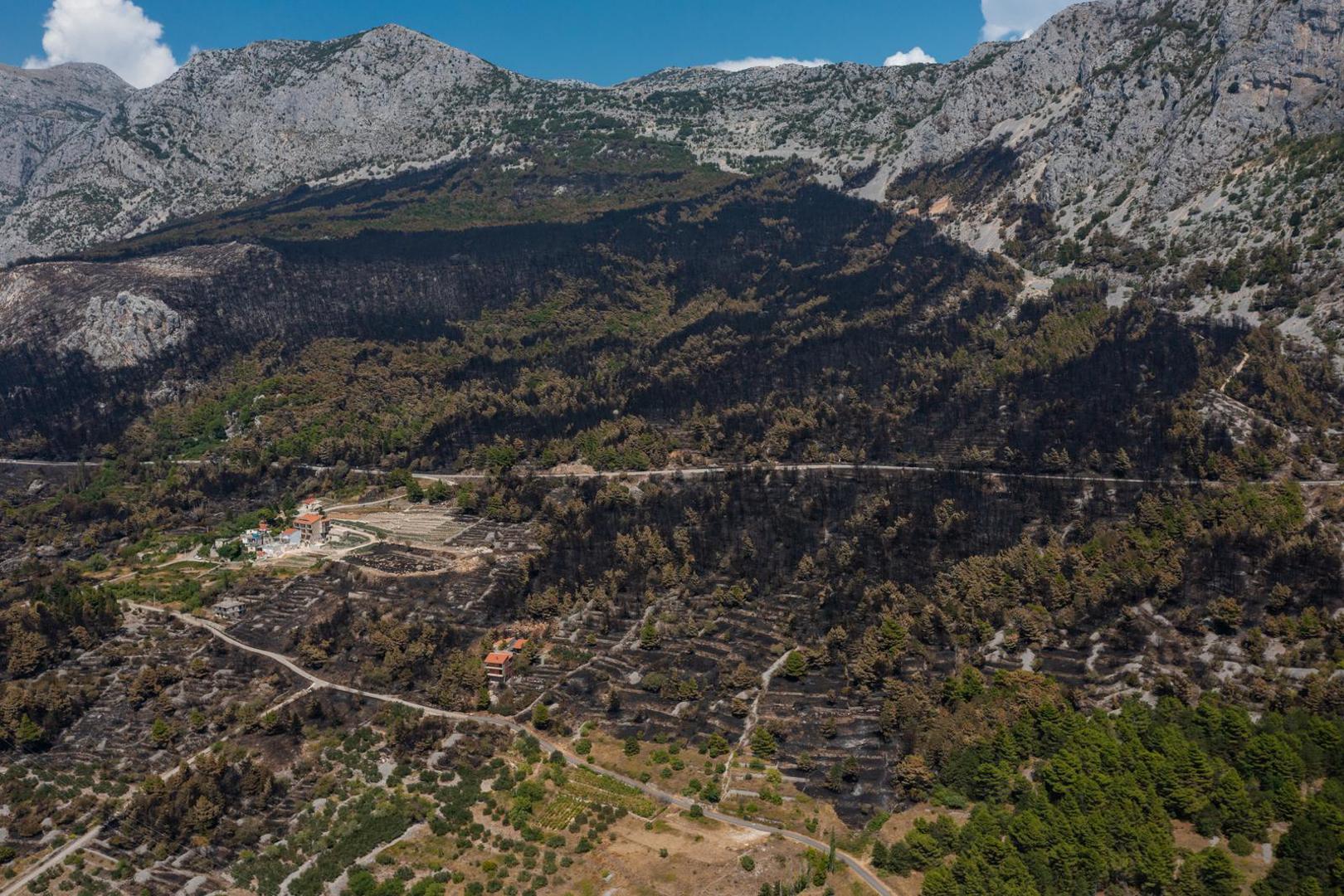 03.08.2024. Gornje Tucepi
Fotografije iz zraka opožarenog podrucja od Tucepi do Gornje Podgore i Parka prirode Biokovo. Photo: Matko Begovic/PIXSELL