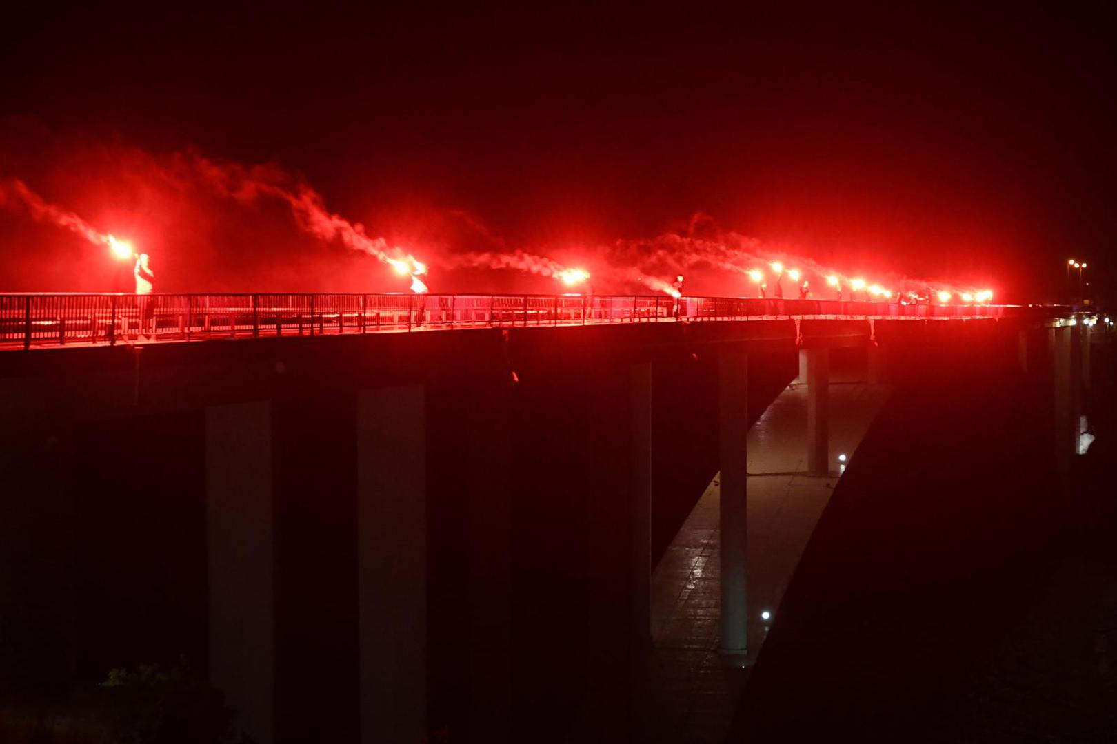 22.09.2023., Sibenik - Bakljada na Sibenskom mostu povodom 32.obljetnice Rujanskog rata. Photo: Hrvoje Jelavic/PIXSELL