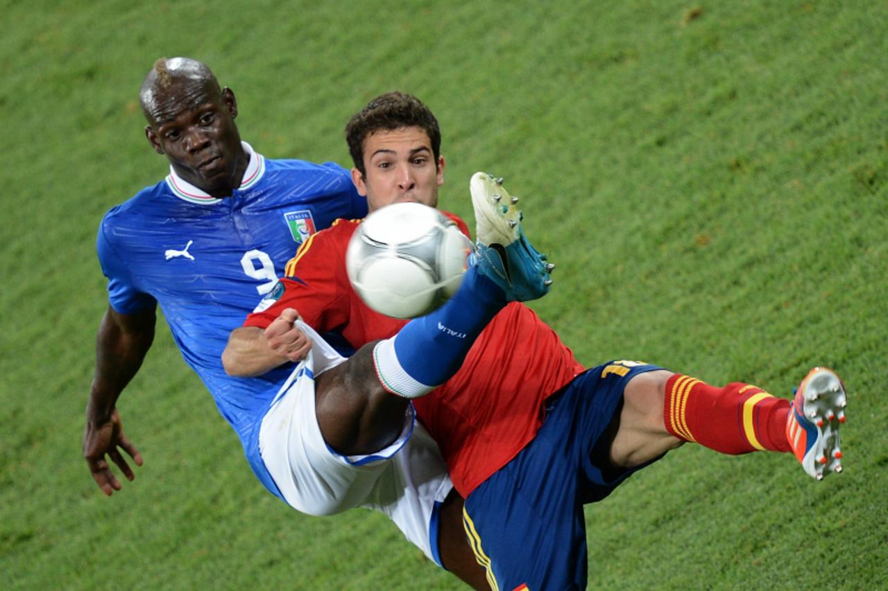 'Italian forward Mario Balotelli (L) vies with Spanish defender Jordi Alba during the Euro 2012 football championships final match Spain vs Italy on July 1, 2012 at the Olympic Stadium in Kiev.     AF