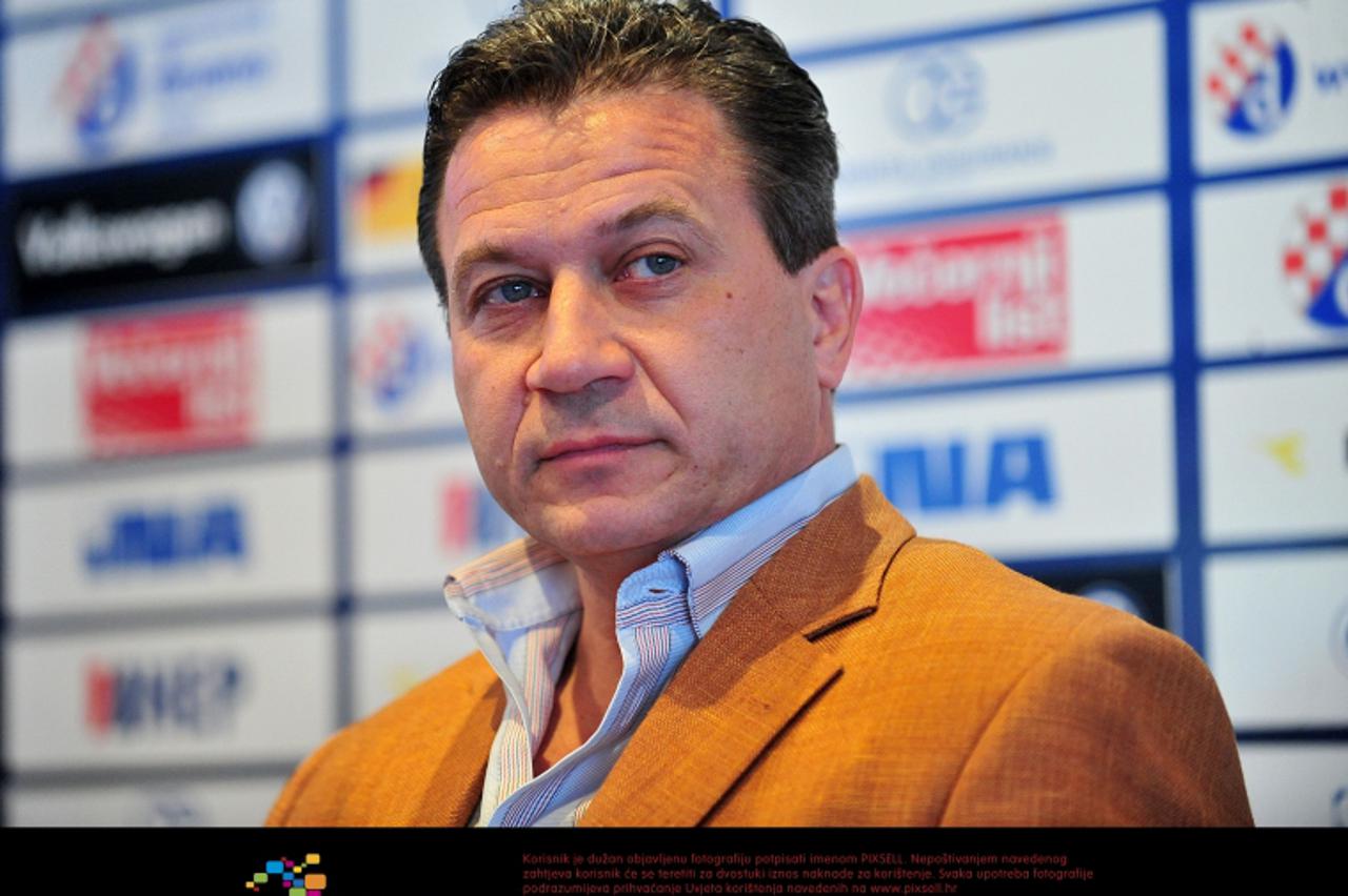 '7.5.2009. Zagreb - Novinska konferencija Dinama na istoimenom stadionu u Maksimiru. Damir Vrbanovic. Photo:Antonio Bronic/Vecernji list'