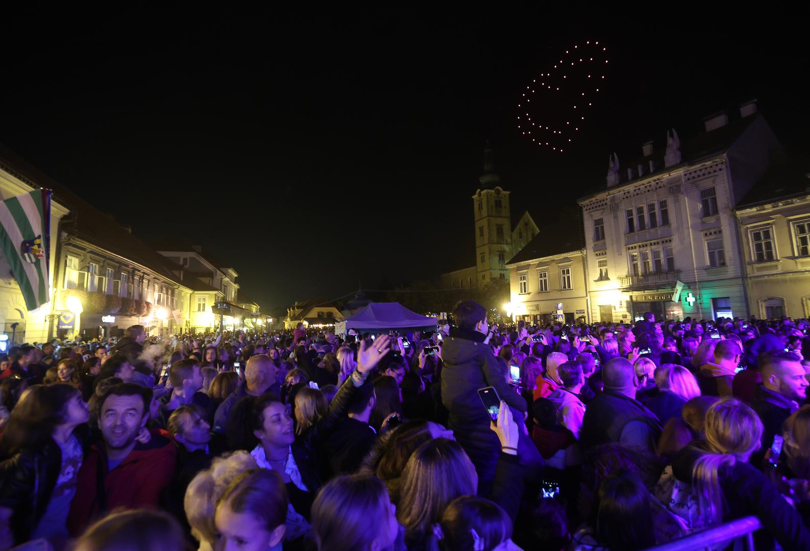 15.10.2022., Samobor - U sklopu proslave 780 rodjendana grada Samobora, odrzan koncert Petra Grase i vatromet na Trgu kralja Tomislava. Photo: Marko Prpic/PIXSELL