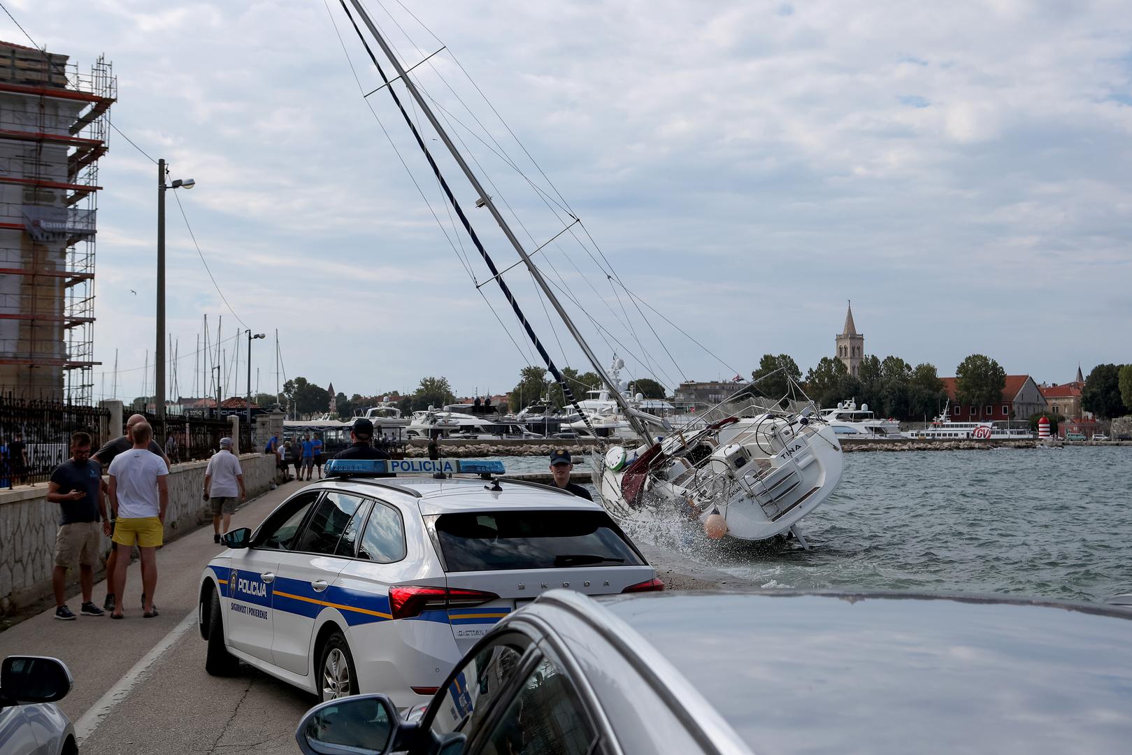 08.08.2024., Zadar - Nakon nevremena koje je nocas pogodilo Zadar nasukala se jedrilica. Photo: Sime Zelic/PIXSELL