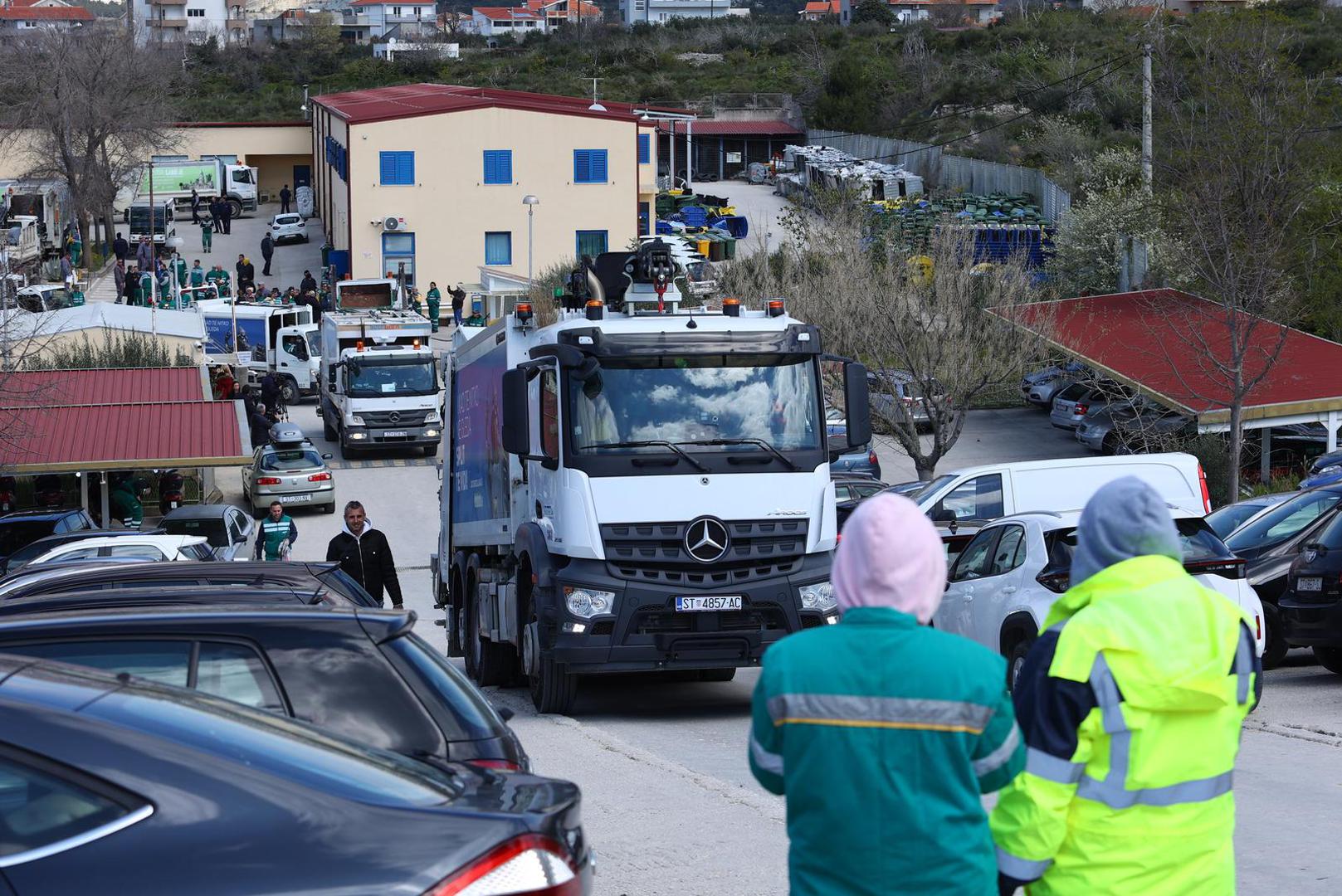 05.04.2023., Split - Dogovorom izmedu radnika Cistoce i gradonacelnika Puljka zavrsen je strajk te su radnici nastavili s obavljanjem svojih poslova. Photo: Miroslav Lelas/PIXSELL