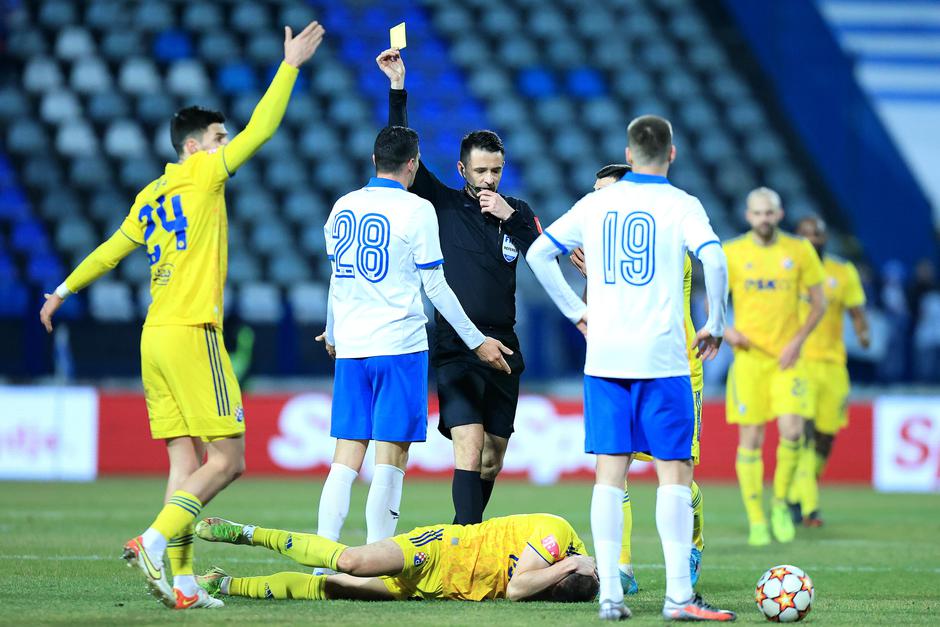 U derbiju 25. kola Prve HNL Osijek je na stadionu Gradski vrt pobijedio Dinamo sa 1-0 