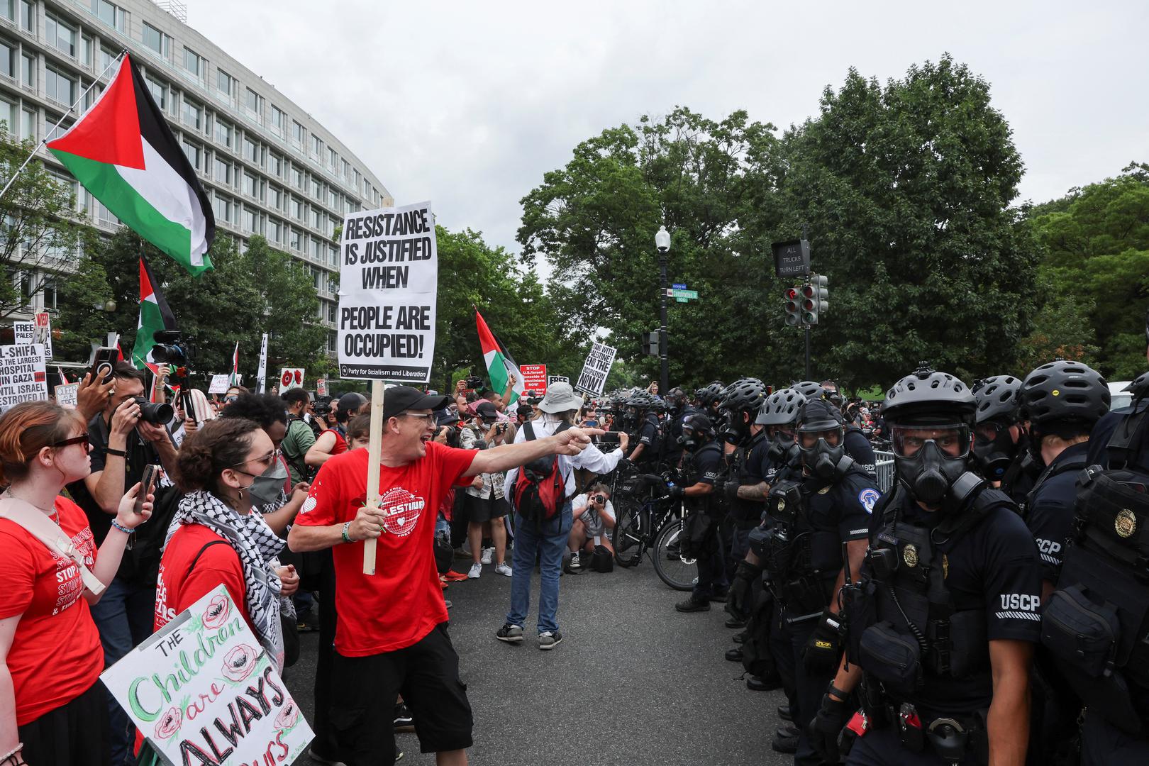 U.S. Capitol Police officers face-off with pro-Palestinian demonstrators, on the day Israeli Prime Minister Benjamin Netanyahu addresses a joint meeting of Congress, on Capitol Hill, in Washington, U.S., July 24, 2024. REUTERS/Umit Bektas Photo: UMIT BEKTAS/REUTERS