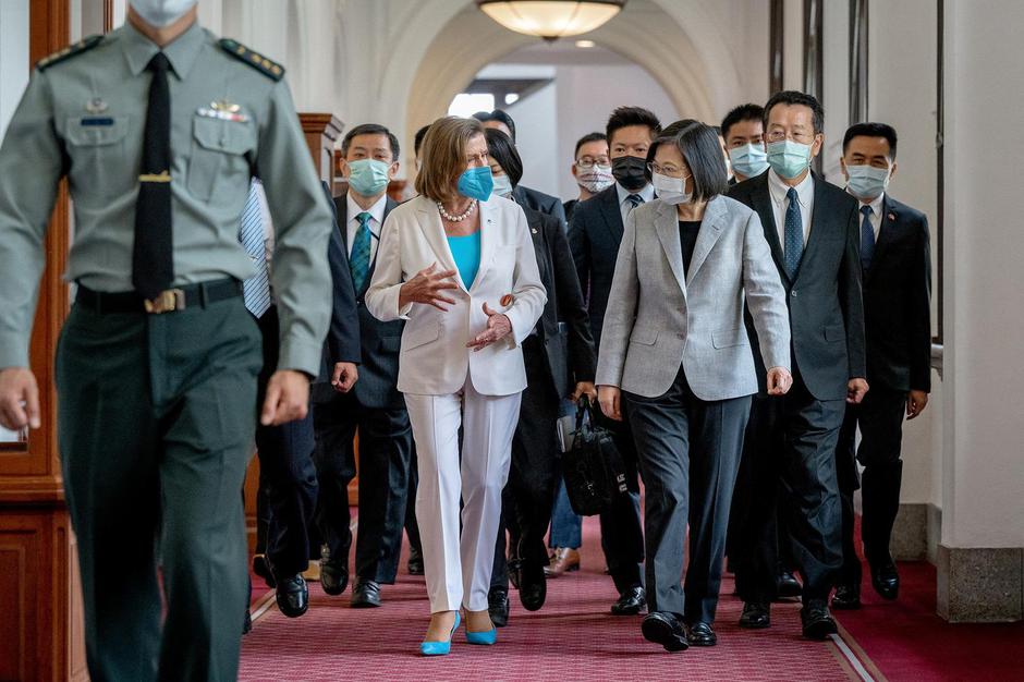 U.S. House Speaker Nancy Pelosi meets Taiwan President Tsai Ing-wen