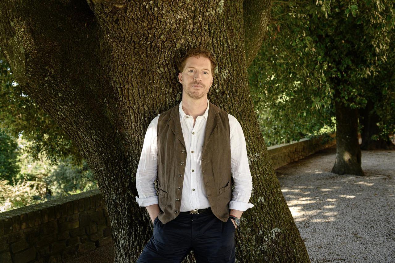 storyeditor/2024-08-01/Andrew_Sean_Greer_Photo_credit_Civitella_Ranieri.jpg