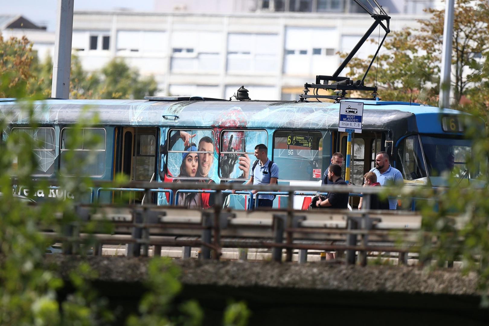 18.09.2021., Zagreb - U ZET-ovom tramvaju na mostu Mladosti pronadjeno bezivotno tijelo muskarca, ocevid u tijeku.

Photo: Matija Habljak/PIXSELL