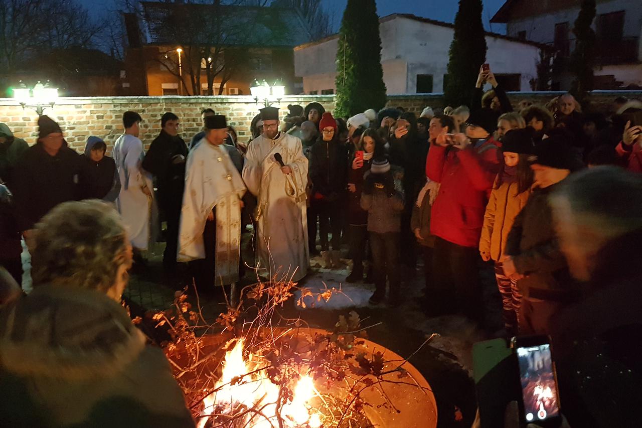 Paljenje Badnjaka u Vukovaru