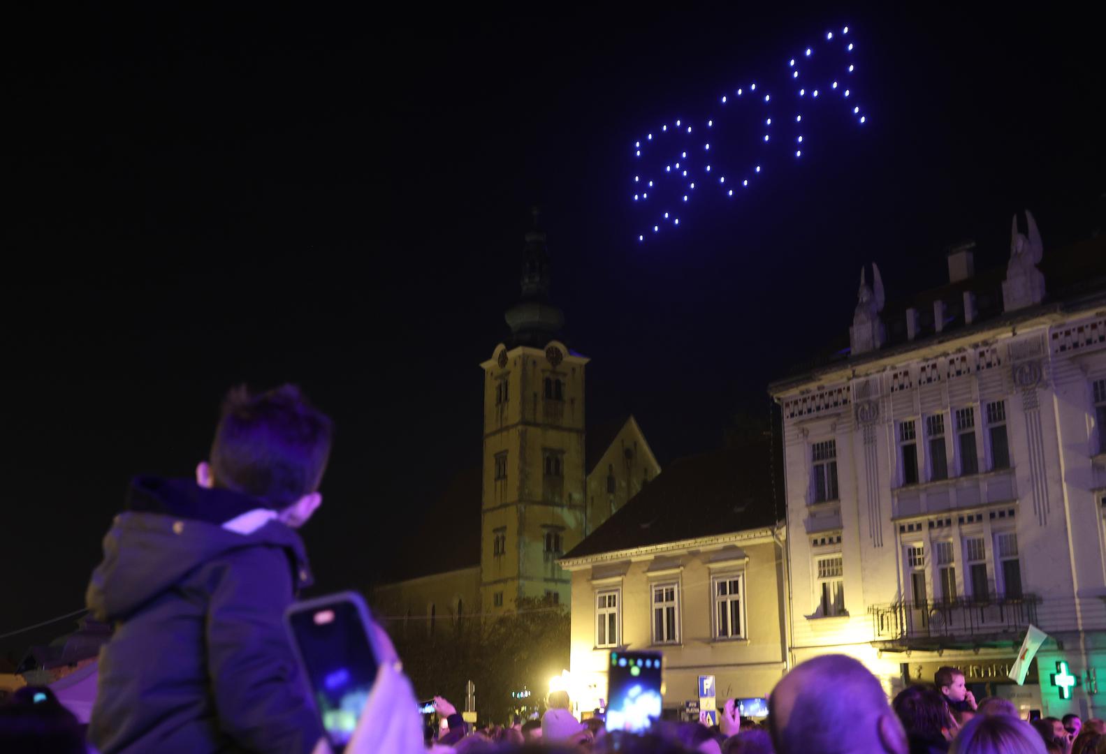 15.10.2022., Samobor - U sklopu proslave 780 rodjendana grada Samobora, odrzan koncert Petra Grase i vatromet na Trgu kralja Tomislava. Photo: Marko Prpic/PIXSELL