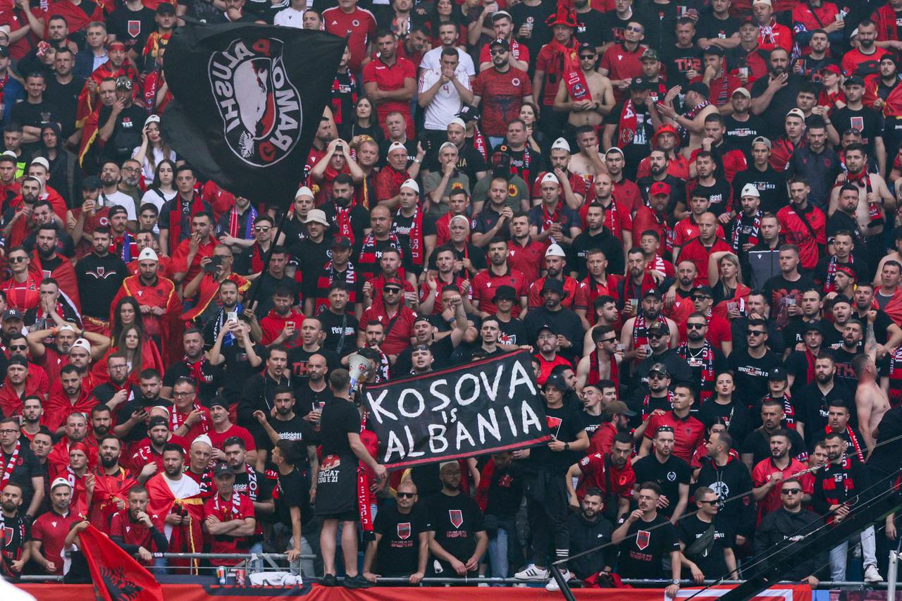 Hamburg: Poruka albnaskih navijača na susretu Hrvatske i Albanije u 2. kolu skupine B na Europskom prvenstvu