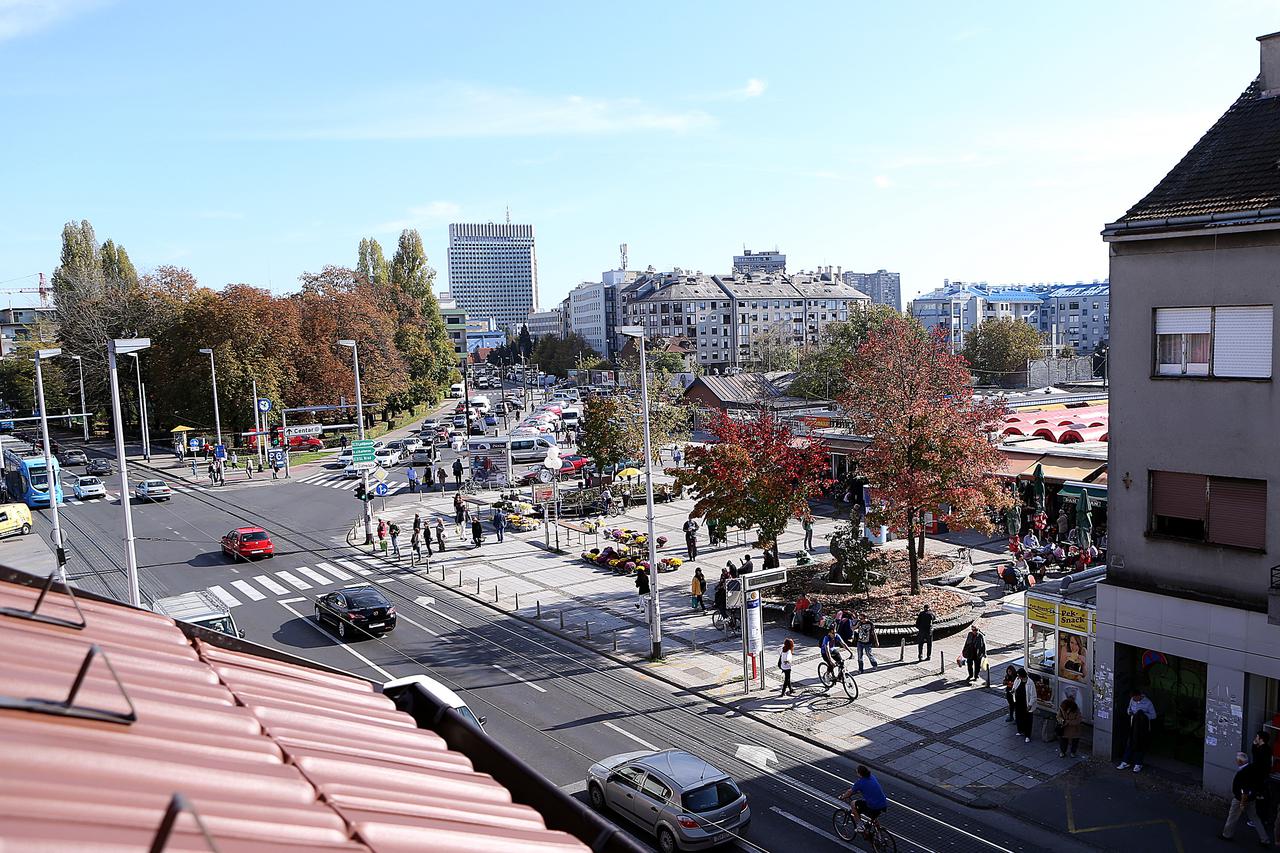 25.10.2013., Zagreb - Tresnjevacki plac, pogled iz Ozaljske ulice.  Photo: Goran Stanzl/PIXSELL