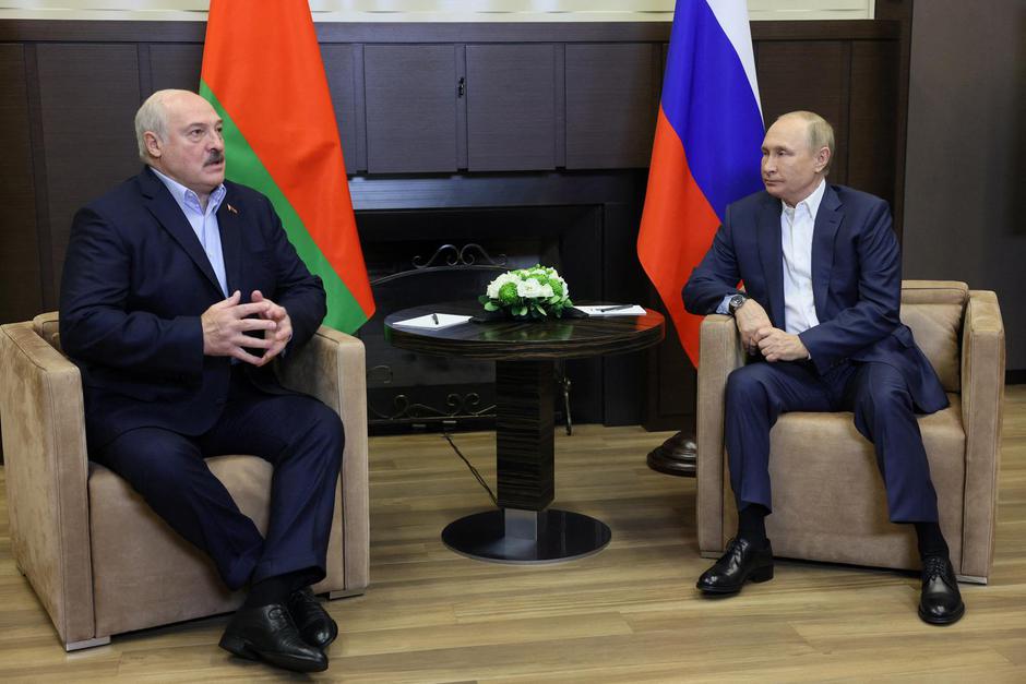 Russian President Putin and Belarusian President Lukashenko meet in Sochi