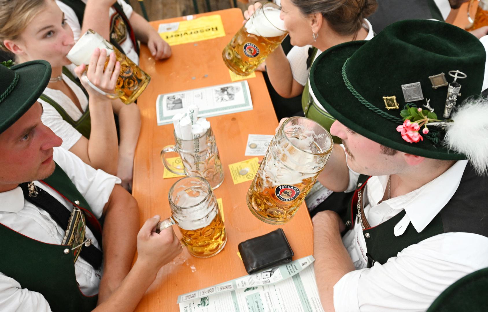 München ima dvije velike zračne luke Flughafen München i Allgäu-Airport Memmingen. 