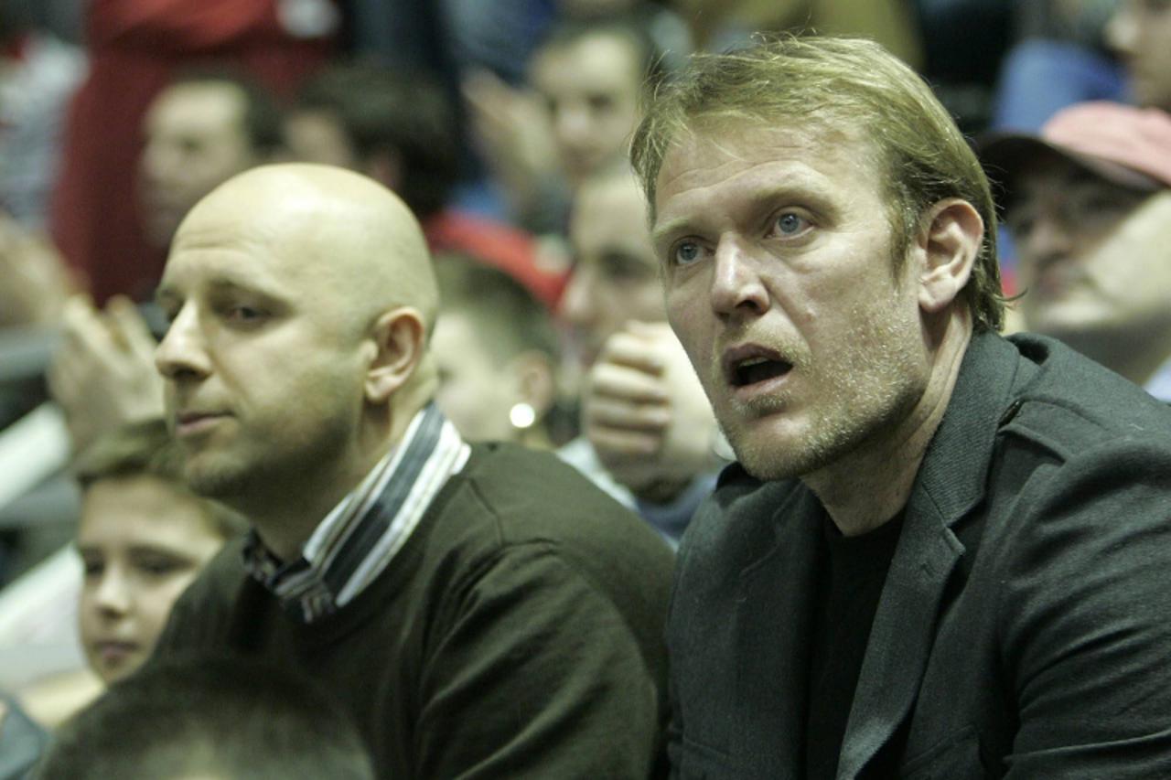 'Robert Prosinecki prati utakmicu 15. kola Jadranske lige izmedju Crvene zvezde i Buducnosti, veceras u Beogradu. Uz vest Bete. (BETAPHOTO/MARKO VLADIC/AV)'