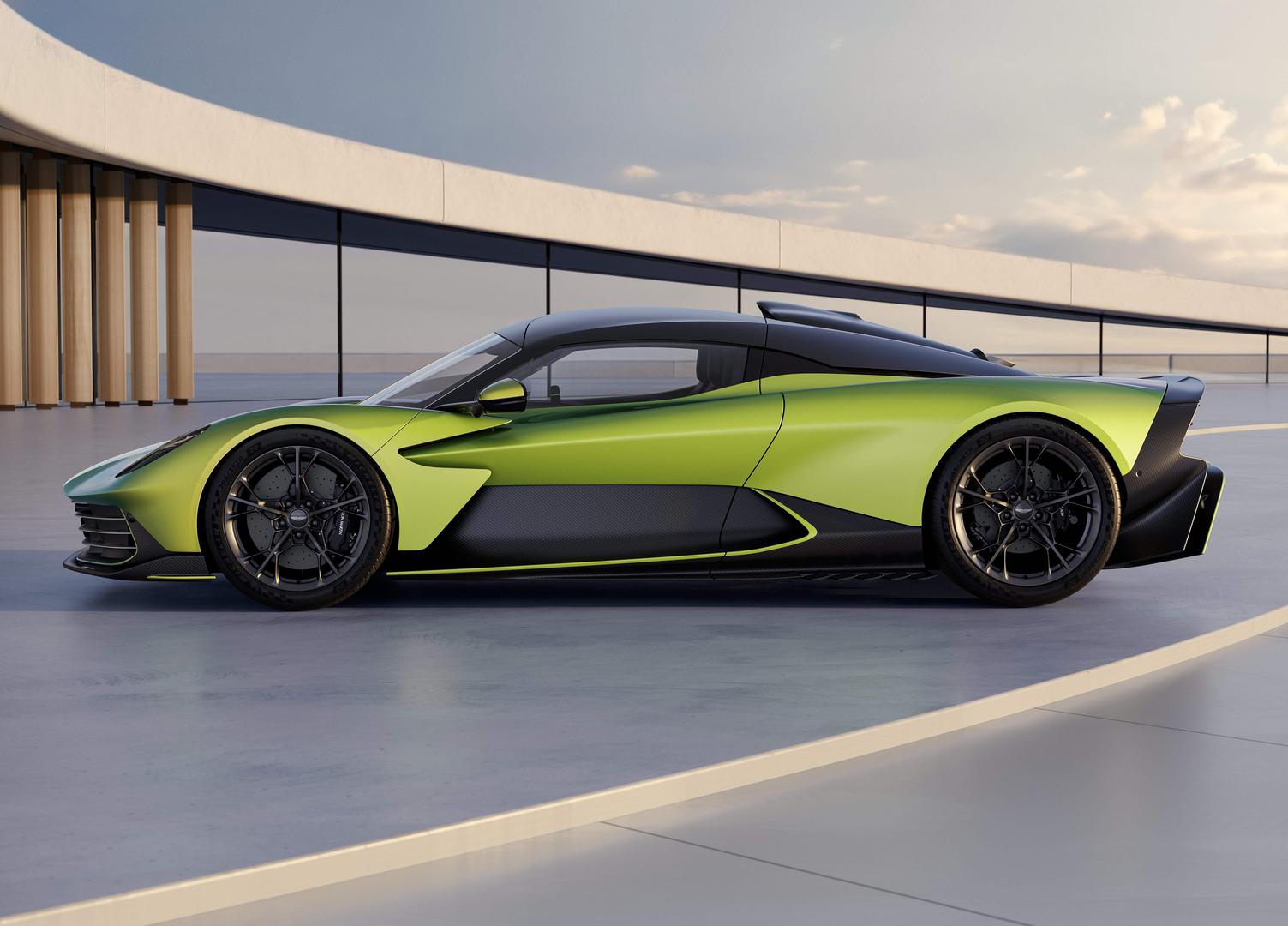 Ovo je također prvi model koji koristi prilagođeni 4,0-litreni twin-turbo V8 motor – V8 motor s najboljim performansama ikada ugrađen u neki Aston Martin. 