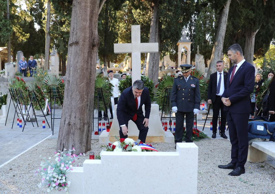 Iako nije pozvan, predsjednik Milanović u Dubrovniku je odao počast poginulim braniteljima povodom obilježavanja 30. obljetnice oslobađanja juga Hrvatske