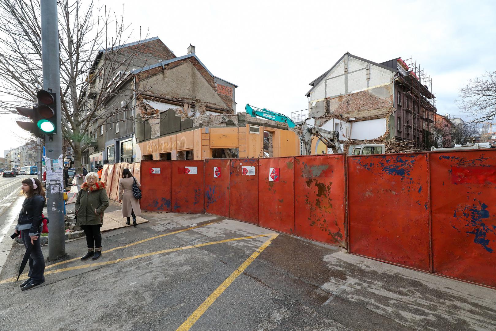 12.02.2024., Zagreb - Prilikom rusenja kuce u Maksimirskoj 17, jedan zid nekontrolirano je pao na plocnik. Photo: Jurica Galoic/PIXSELL