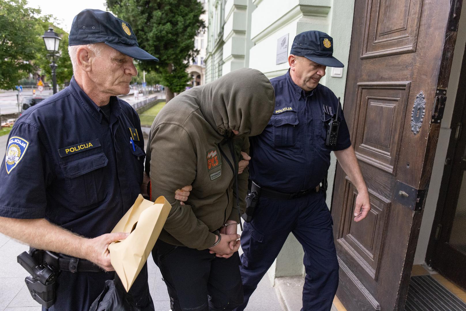 Na Županijski sud u Osijeku privedeni su osumnjičenici za nelegalnu proizvodnju i preprodaju marihuane, uhićeni tijekom akcije PNUSKOK-a i USKOK-a, koji su započeli kriminalističko istraživanje protiv 10 osoba.
