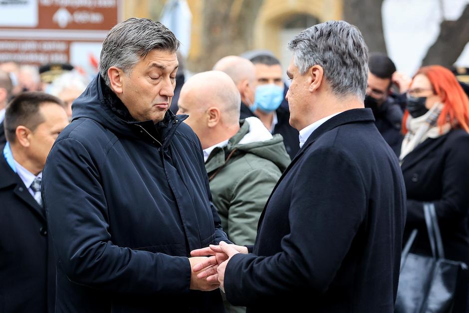 Zoran Milanović i  Andrej Plenković kratko popričali na obilježavanju pada Vukovara  