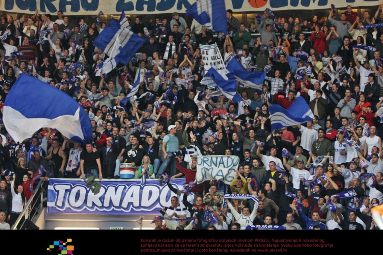 '03.01.2009., Zadar - NLB liga, 15. kolo, pred oko 9000 gledatelja KK Zadar pobijedio je KK Cibonu 81-77. Tornado, navijaci Zadra.  Photo: Filip Brala/24sata'