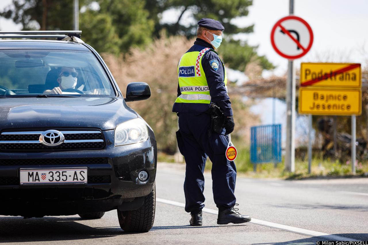 Podstrana: Policija kontrolira propusnice vozača na jednoj od kontrolnih točaka