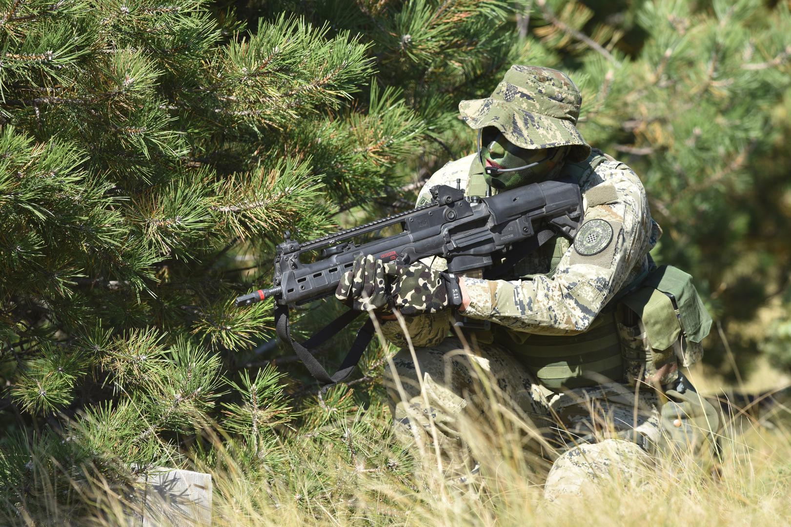 Na vojnom poligonu Crvena zemlja pripadnici 3. mehanizirane bojne "Pauci" Gardijske mehanizirane brigade u vježbi s bojevim gađanjem demonstrirali su provedbu napadnih operacija.