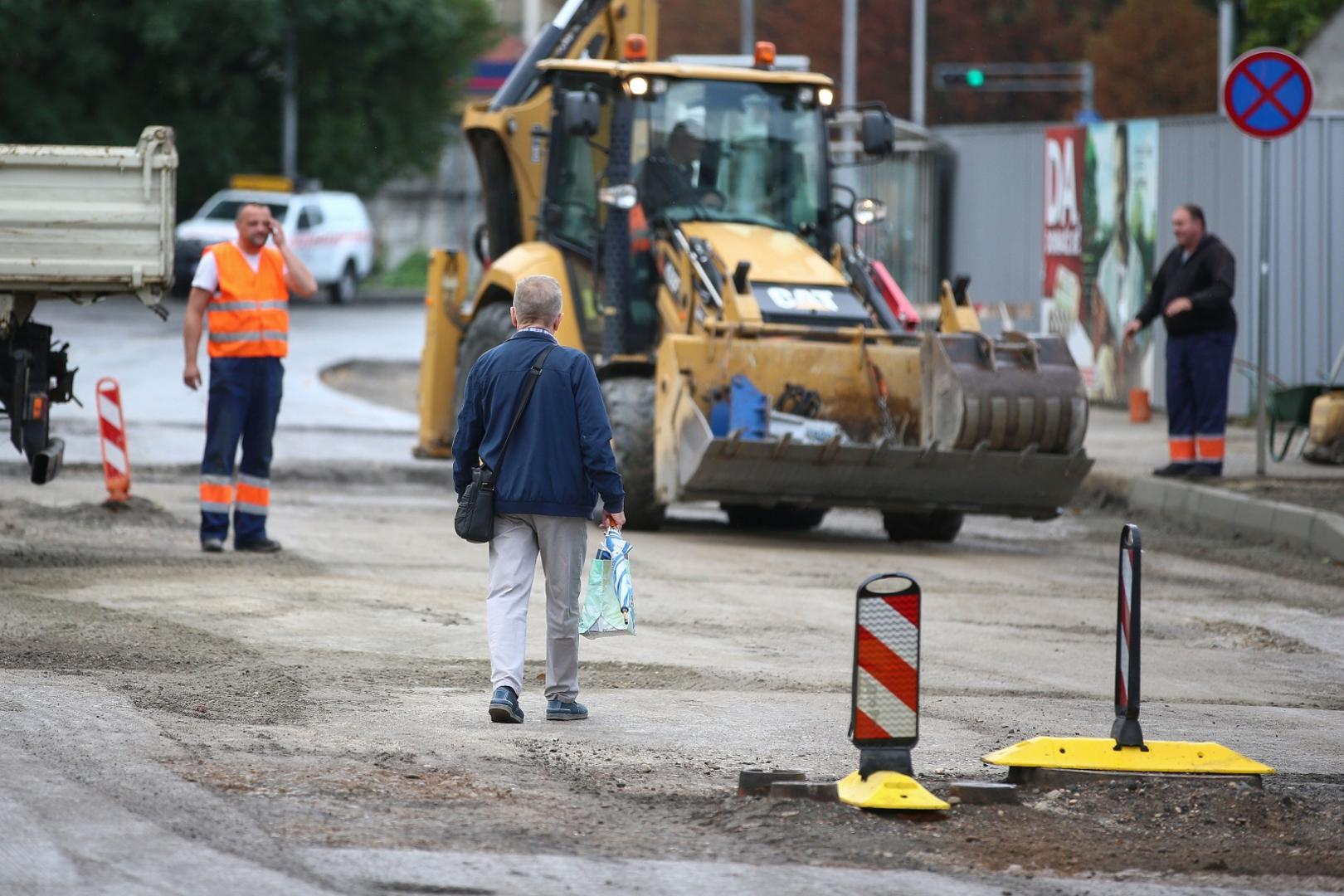 30.09.2021., Zagreb - Radovi na puknucu cijevi na Selskoj ulici nisu prouzrocili velike guzve tijekom jutra.
Photo: Matija Habljak/PIXSELL