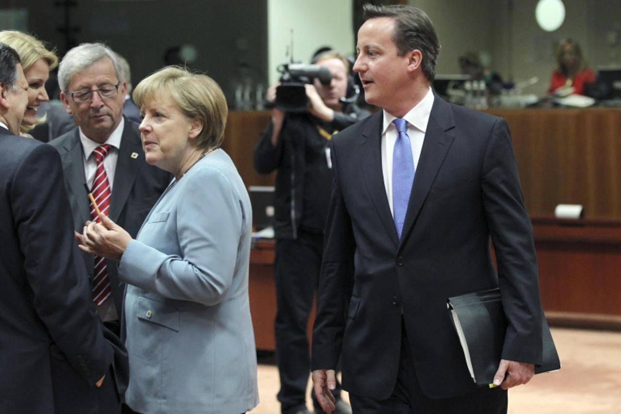 'Britain\'s Prime Minister David Cameron walks past European Commission President Jose Manuel Barroso, Denmark\'s Prime Minister Helle Thorning-Schmidt, Luxembourg\'s Prime Minister Jean-Claude Juncke