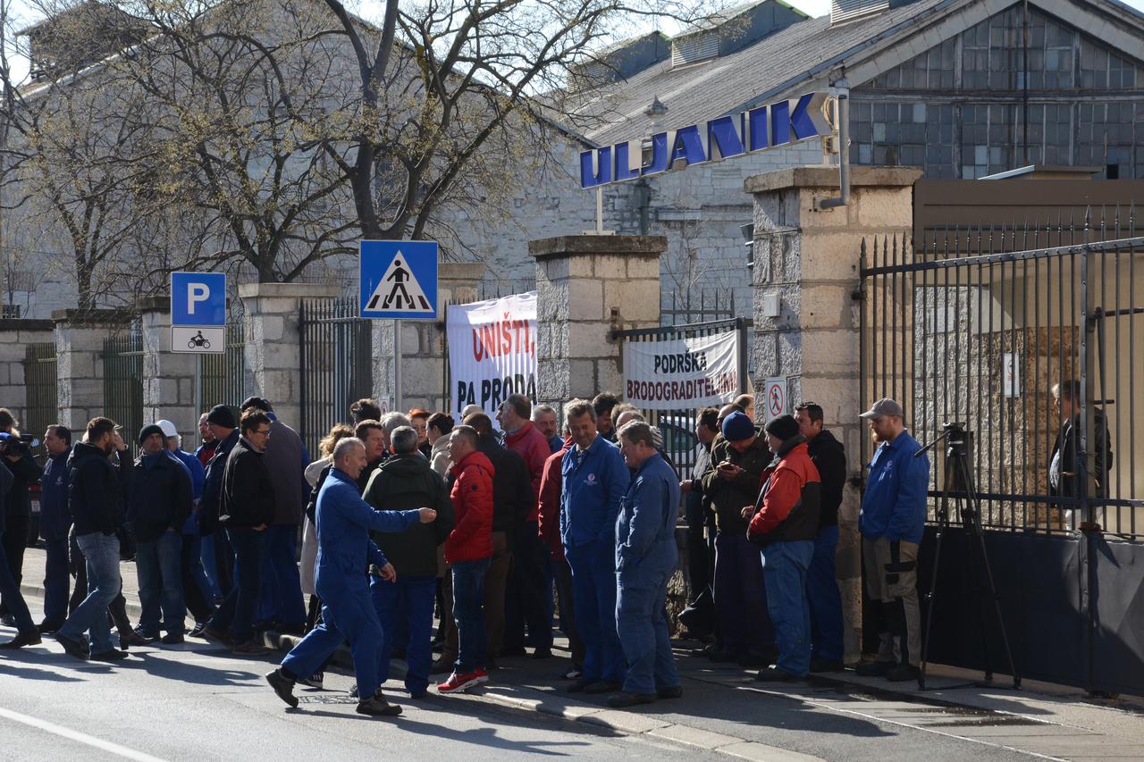 Radnici Uljanika desetominutnom šetnjom pješačkim prijelazom blokirali promet