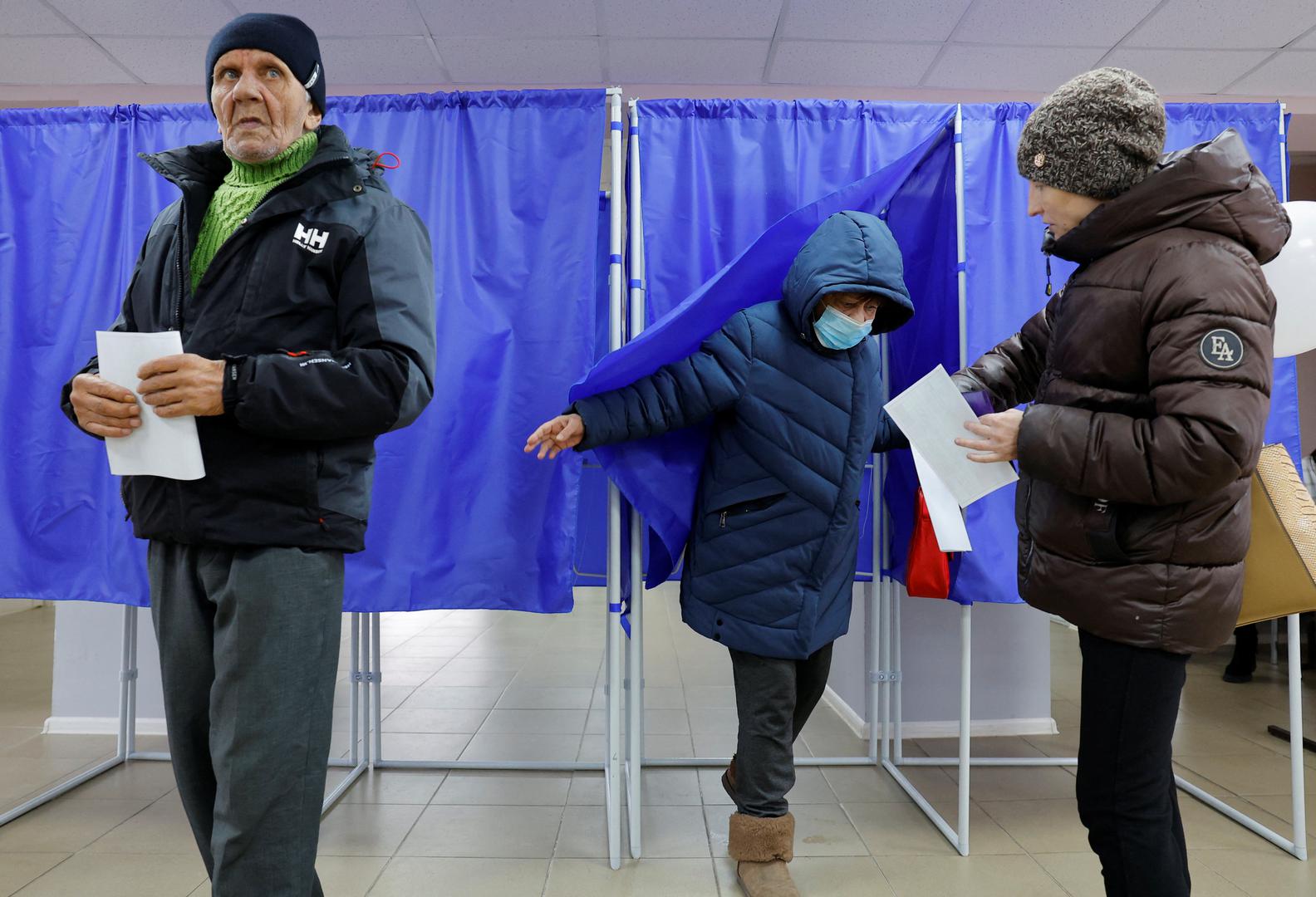 Ruske državne anketne agencije već su predvidjele da će 71-godišnji Putin, koji je na vlasti gotovo četvrt stoljeća i traži peti mandat, dobiti više od 80 posto glasova. To bi za njega bio najveći rezultat ikada.