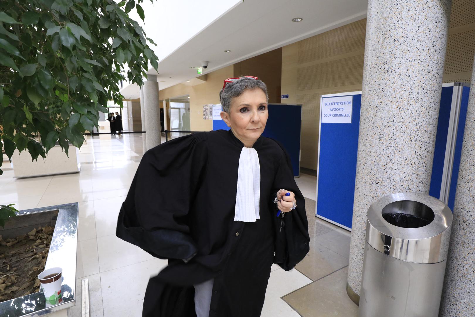 Beatrice Zavarro, avocate de l'accusé Dominique - Procès du viol de G.Pélicot par cinquante hommes âgés de 26 à 74 devant la cour criminelle départementale de Vaucluse à Avignon, France, le 4 septembre 2024. Son mari Dominique Pélicot, est accusé d'avoir drogué sa femme pendant dix ans pour la soumettre sexuellement à d'autres hommes qu'il recrutait sur internet. Il est jugé avec 50 autres hommes âgés de 26 à 74 ans pour vioIs aggravés, à partir du lundi 2 septembre et pour quatre mois. © Franz Chavaroche/Nice Matin/Bestimage The trial of G.Pelicot's husband accused of drugging her for nearly ten years and inviting strangers to rape her at their home in Mazan, a small town in the south of France, in Avignon, on September 4, 2024. The case involves 50 co-defendants. The defendants, 18 of whom are on remand, are men aged between 21 and 68 at the time of the events. Photo: Franz Chavaroche / Nice Matin / Bestimage/BESTIMAGE