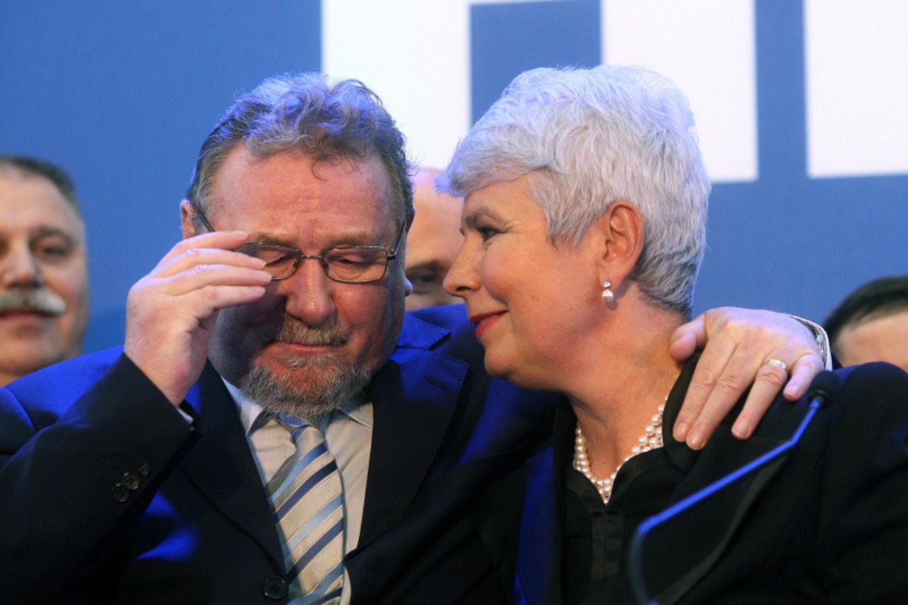 \'Croatian Prime Minister and chief of ruling Croatian Democratic Union (HDZ) Jadranka Kosor (R) and HDZ vice-presidents Vladimir Seks react after results of Croatian parliamentary elections in Zagreb