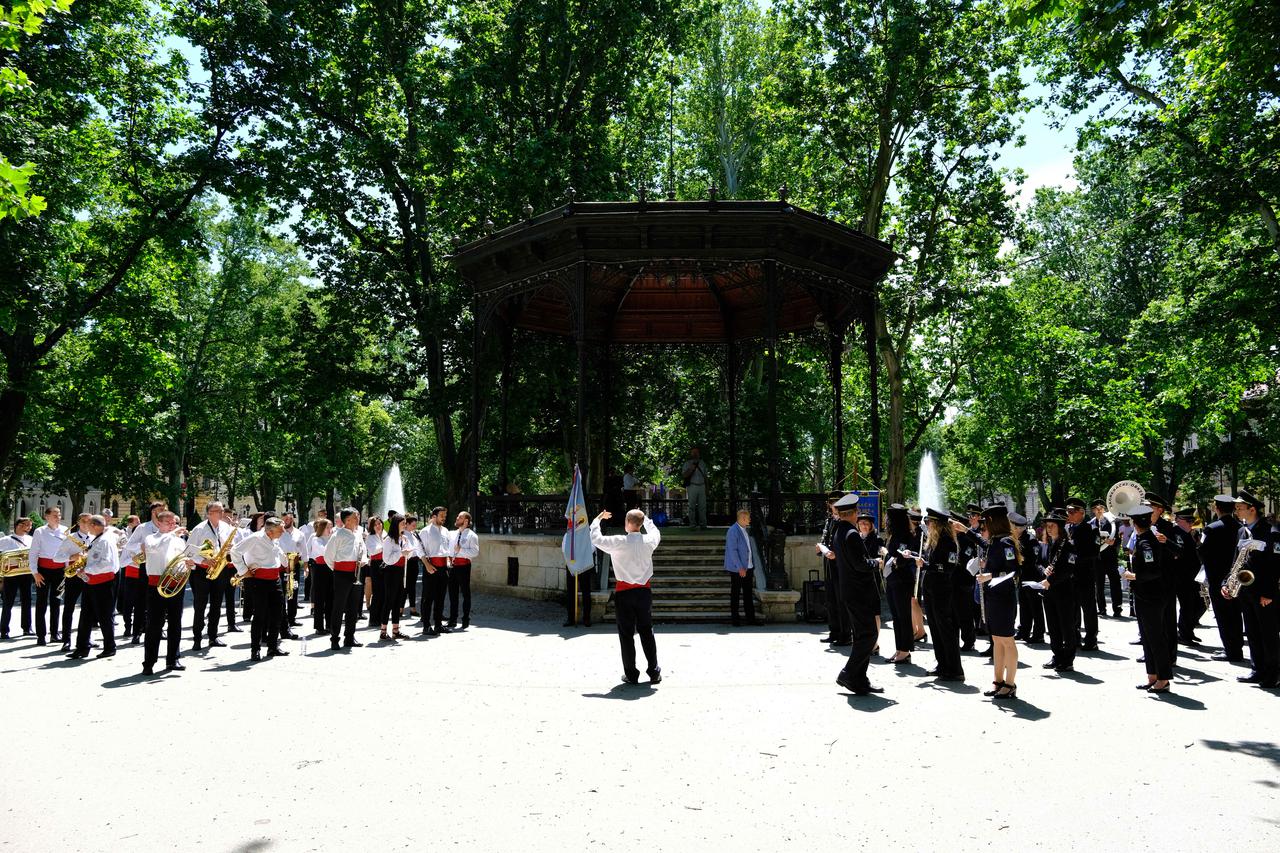 Zagreb: Održan zajednički koncert i povorka ZET-ovog okrestra i Gradske glazbe Sinj