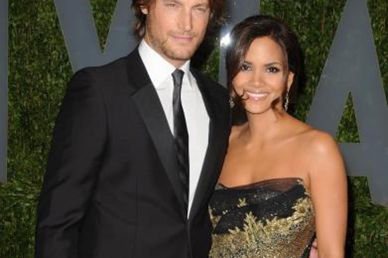 'Vanity Fair Oscar Party 2009 - Los Angeles Halle Berry and Gabriel Aubry at the Vanity Fair Oscar Party 2009 held at the Sunset Tower Hotel in West Hollywood, CA.'