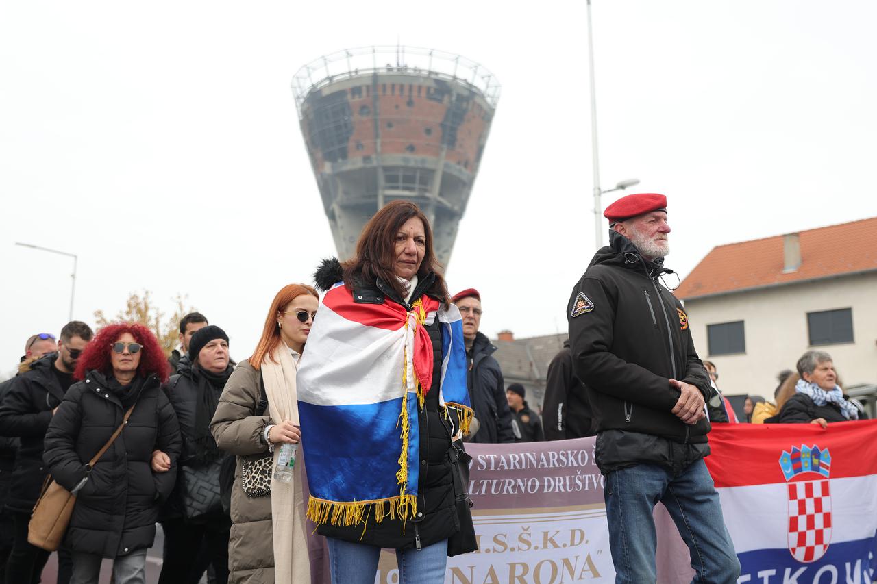 Vukovar: Kolona sjećanja prolazi pored Vodotornja