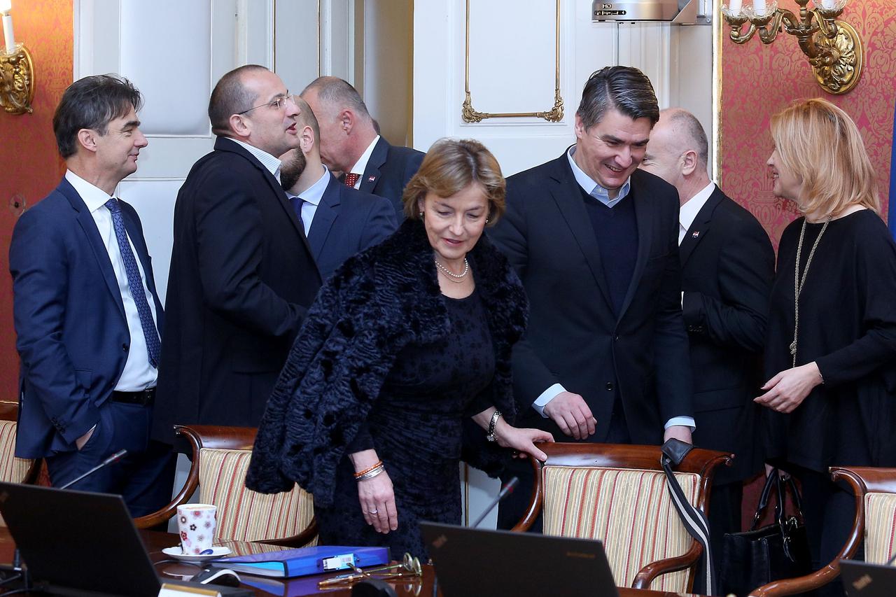 30.12.2015., Zagreb - U Banskim dvorima odrzana je 271 sjednica Vlade RH. na kojoj je uz ostalo donesena odluka o povecanju minimalne place. Branko Grcic, Orsat Miljenic, Vesna Pusic, Zoran Milanovic. Photo: Patrik Macek/PIXSELL